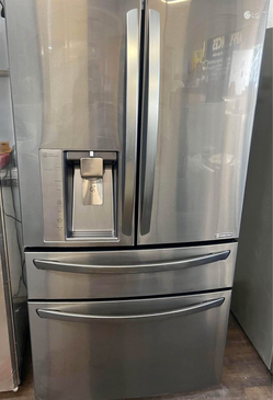 LG FrenchDoor Fridge with IceMaker Stainless