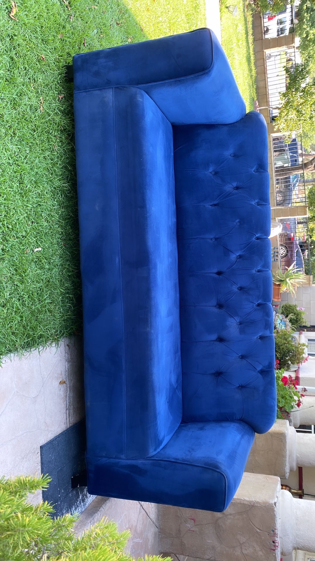 Royal Blue Velvet Couch for Sale in Bakersfield, CA OfferUp