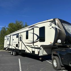 2015  Trailer 5 Slide Out Two Rooms Two Bathrooms