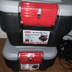 RUBBERMAID (2) Heavy Duty Totes/Bins/Storage With Lids - 8 GALLONS EACH - WESTON - $30