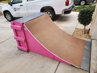1/4 pipe skate ramp