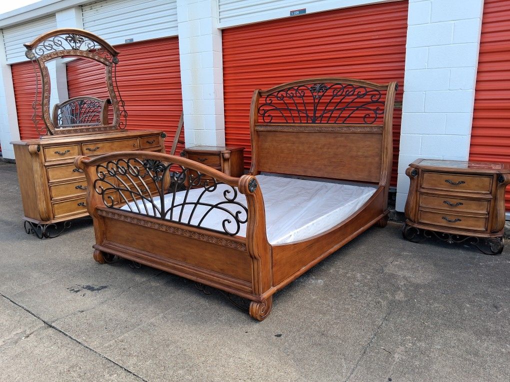 Qun Sz Bd St With Base Good Condition 