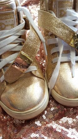 Kids skechers gold sz13
