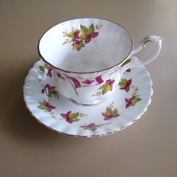 Royal Albert Footed Teacup/Saucer Set