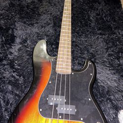 Bass Guitar Fender Squier Precision 