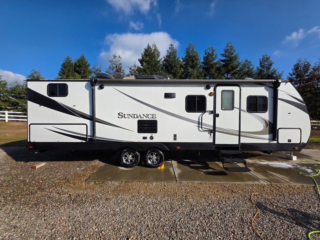 32 Ft 2019  Sundance Ultra Lite