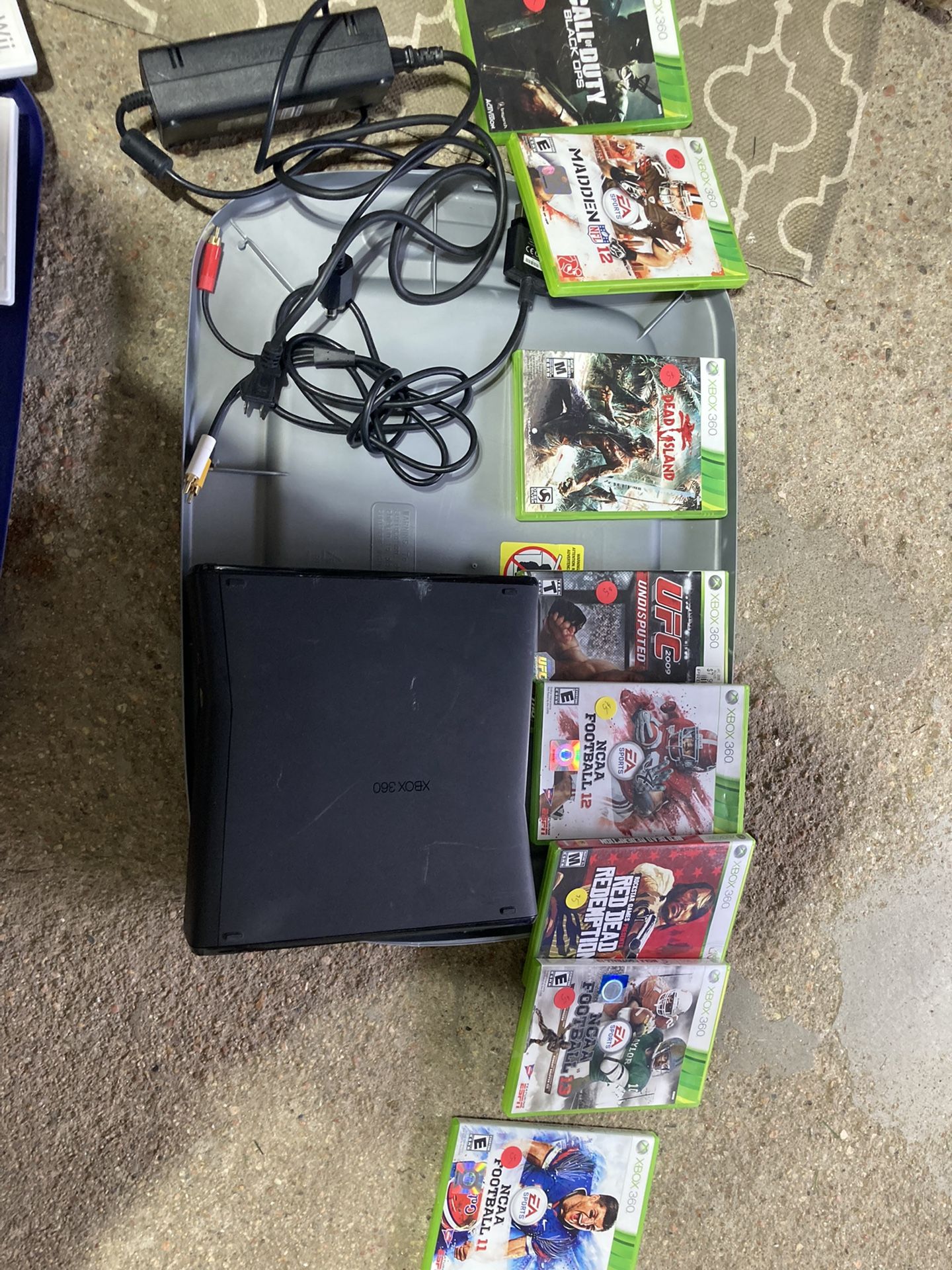 Xbox 360 ,  many games, Fully Working, With All Attachments. Many NCAA Games Including. 