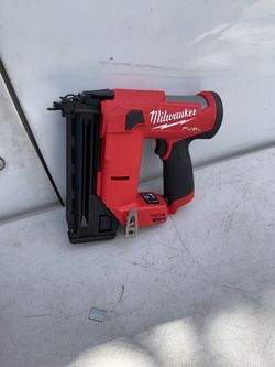 Milwaukee M12 18 gauge Brad nailer tool only