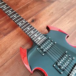 Silvertone Paul Stanley Signature Apocalypse Pro Guitar & OHSC