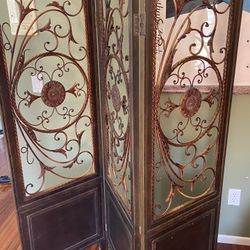 Beautiful folding screen. Decorative room divider. 5 ‘ 6“ X 63“.