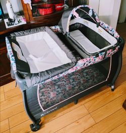 Baby trend deluxe nursery center pack n play. Fontana pickup.