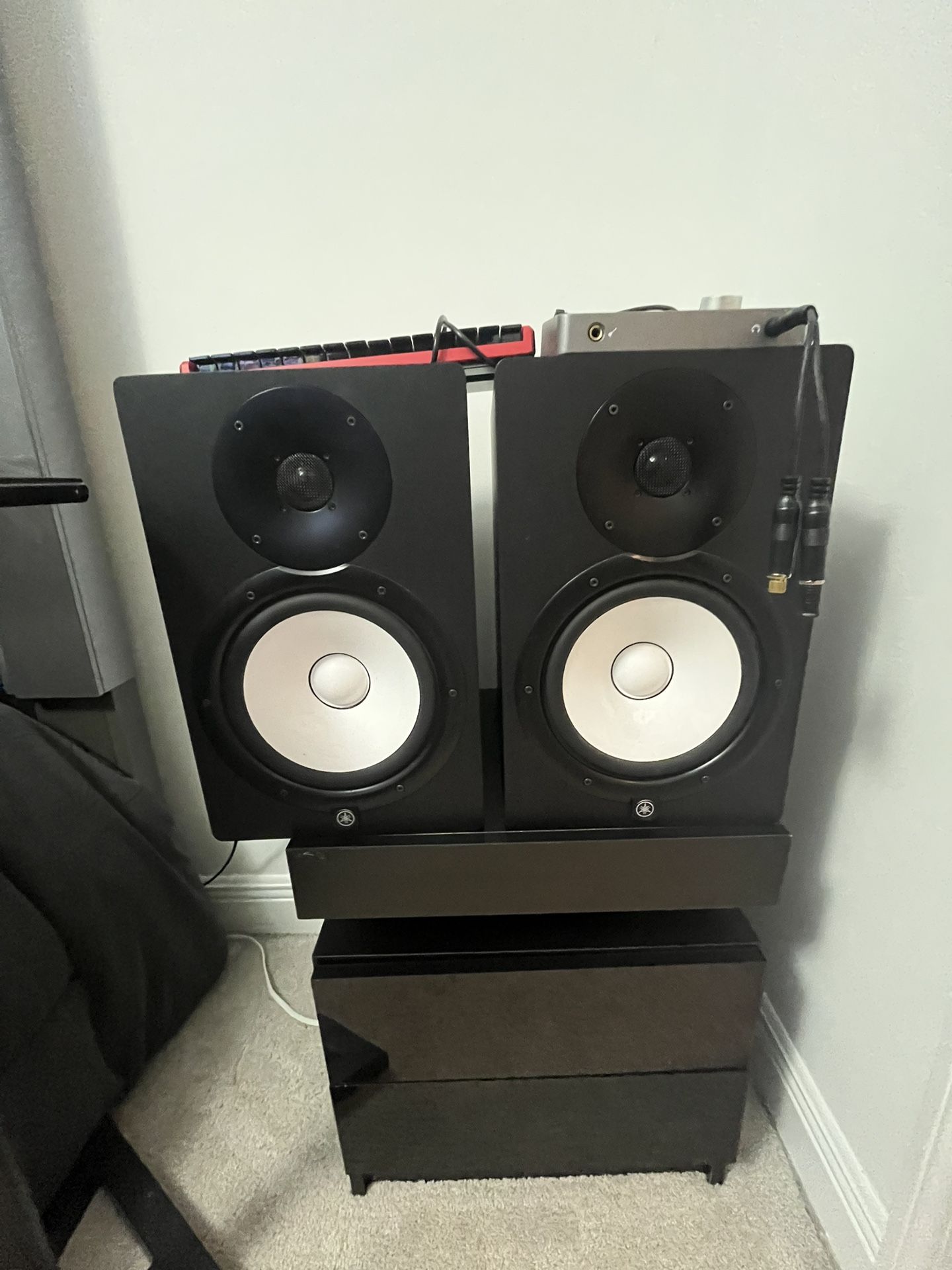 Yamaha Hs8 Speaker / Midi Keyboard / Apollo Arrow / Speaker Stands