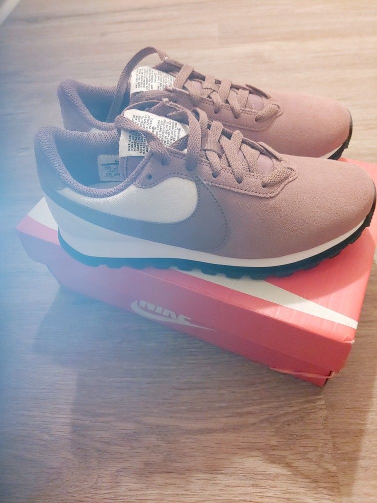 New Never Worn Women's Nike Pre Love O.x Shoes