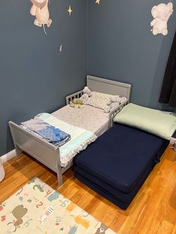 Toddler bed + Avocado brand mattress