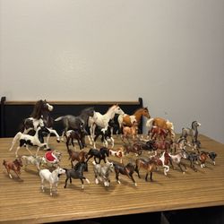 Breyer Horse Lot of 32 Classic Stablemates Little Bits Mixed Breeds Figures