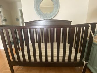 Baby Convertible Crib + Mattress (Graco Benton 4 in 1)