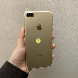 Factory Unlocked Iphone 7 plus 128 gb comes with store warranty 