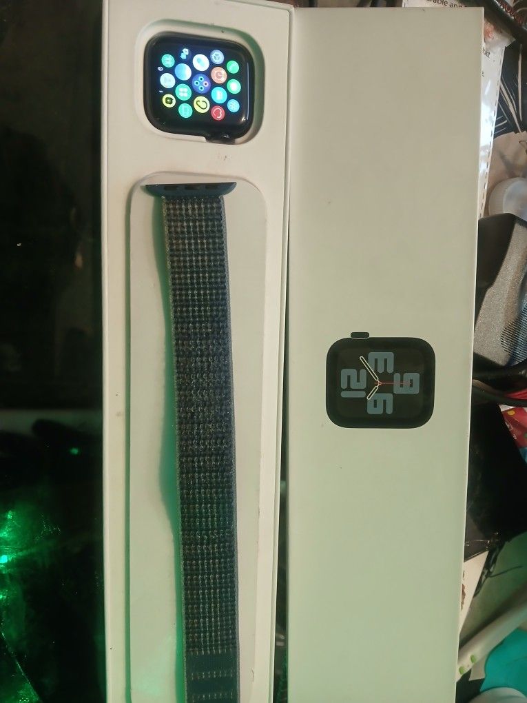 40mm Apple Watch (Brand NEW)