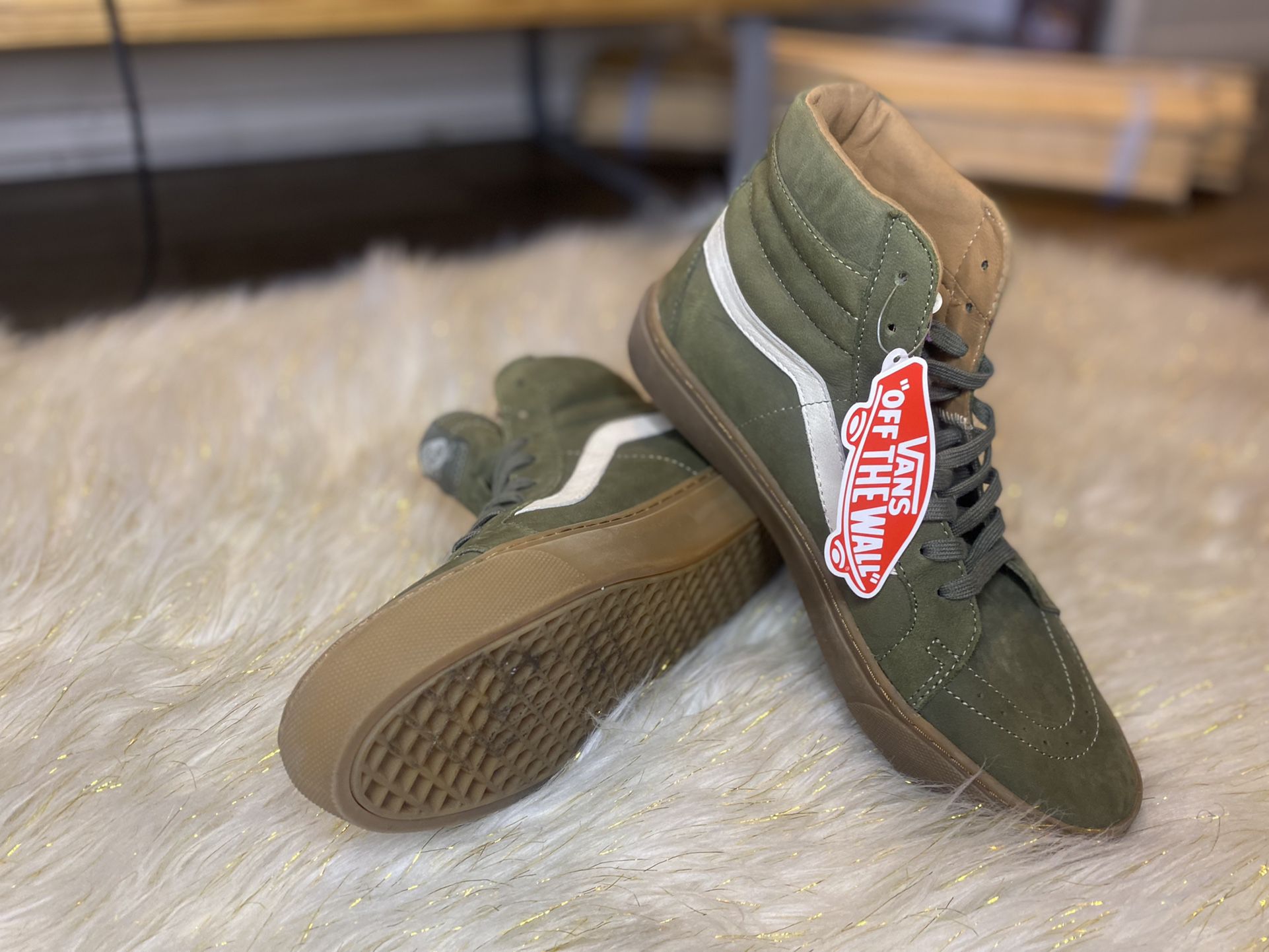 selvbiografi Apparatet noget Brand New Army Green High Top Vans (MUST GO NOW) for Sale in Los Angeles,  CA - OfferUp