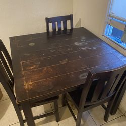 Table w/ 3 Chairs