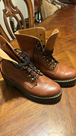 Like New Dr. Martens Leona Farrier leather heeled boots in saddle tan Size 8