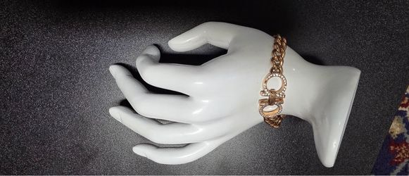 Beautiful 18 Gold Bracelet – 24.6 Grams – Elegant Design