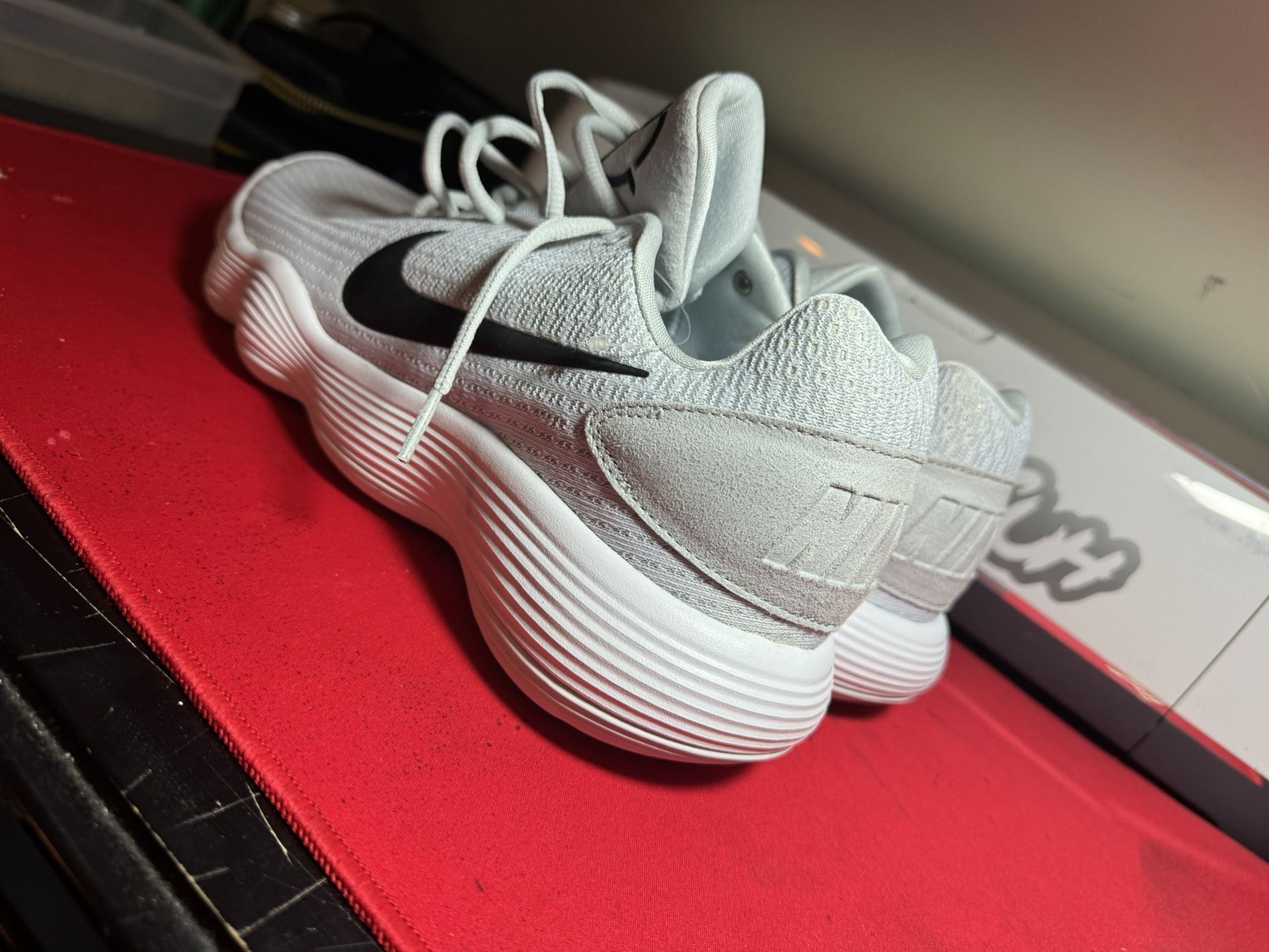 Size 12.5 Nike React Hyperdunk 2017 Low White Pure Platinum Wolf Grey