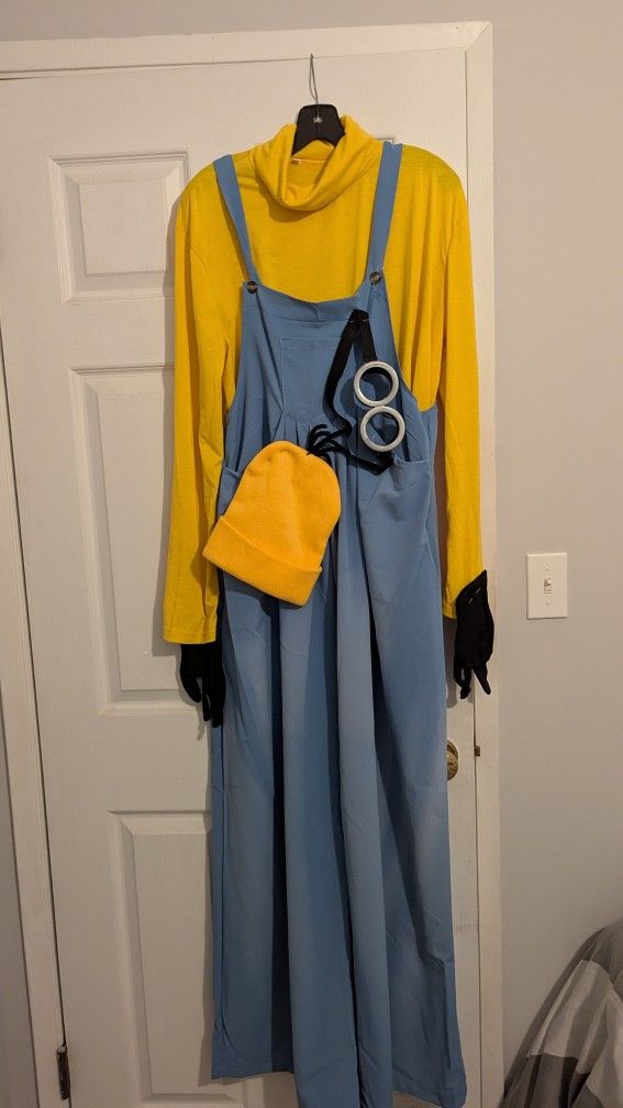 Halloween Minion Costume - Adult $25