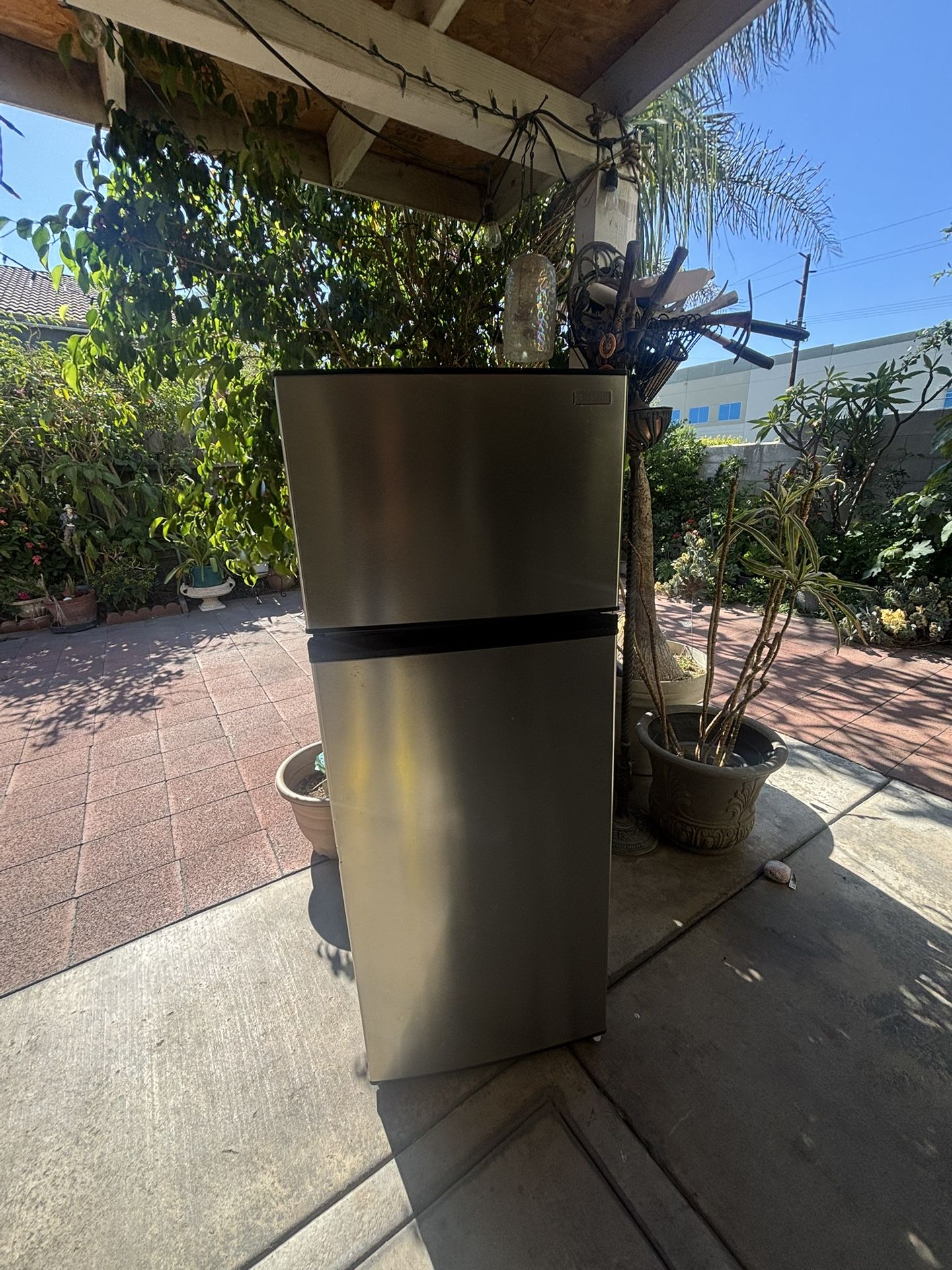Vissani Large Mini Fridge