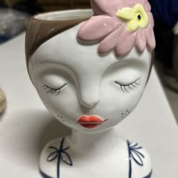Adorable Vase Head