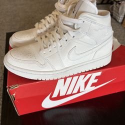 Jordan 1 White Snakeskin Women’s 7.5