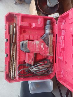 Milwaukee sds hammer drill / with hard case
