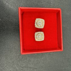 10kt Diamond Cluster Earrings