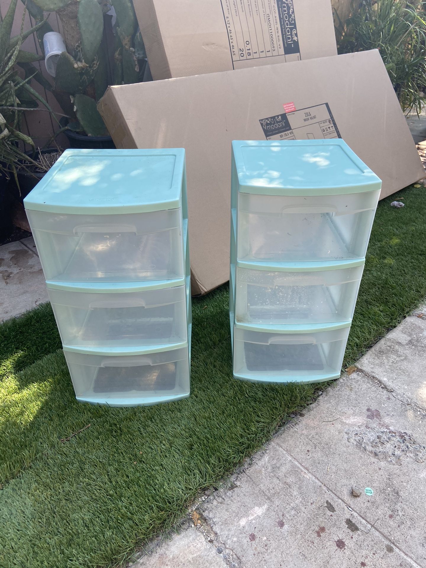 Storage containers