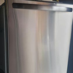 Stainless steel GE dishwasher 
