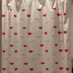 LIKE NEW ROOM ESSENTIAL TARGET SHOWER CERTAIN 72x72 WITH 2 MATCHING HAND TOWELS