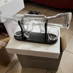 Godinger Decanter with 2 Glasses