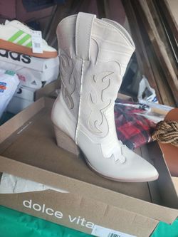 Womens 6.5 ( DOLCE VITA) Boots 