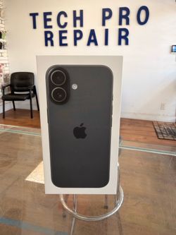 Like new Apple Iphone 17, 256gb. Unlocked! Warranty!