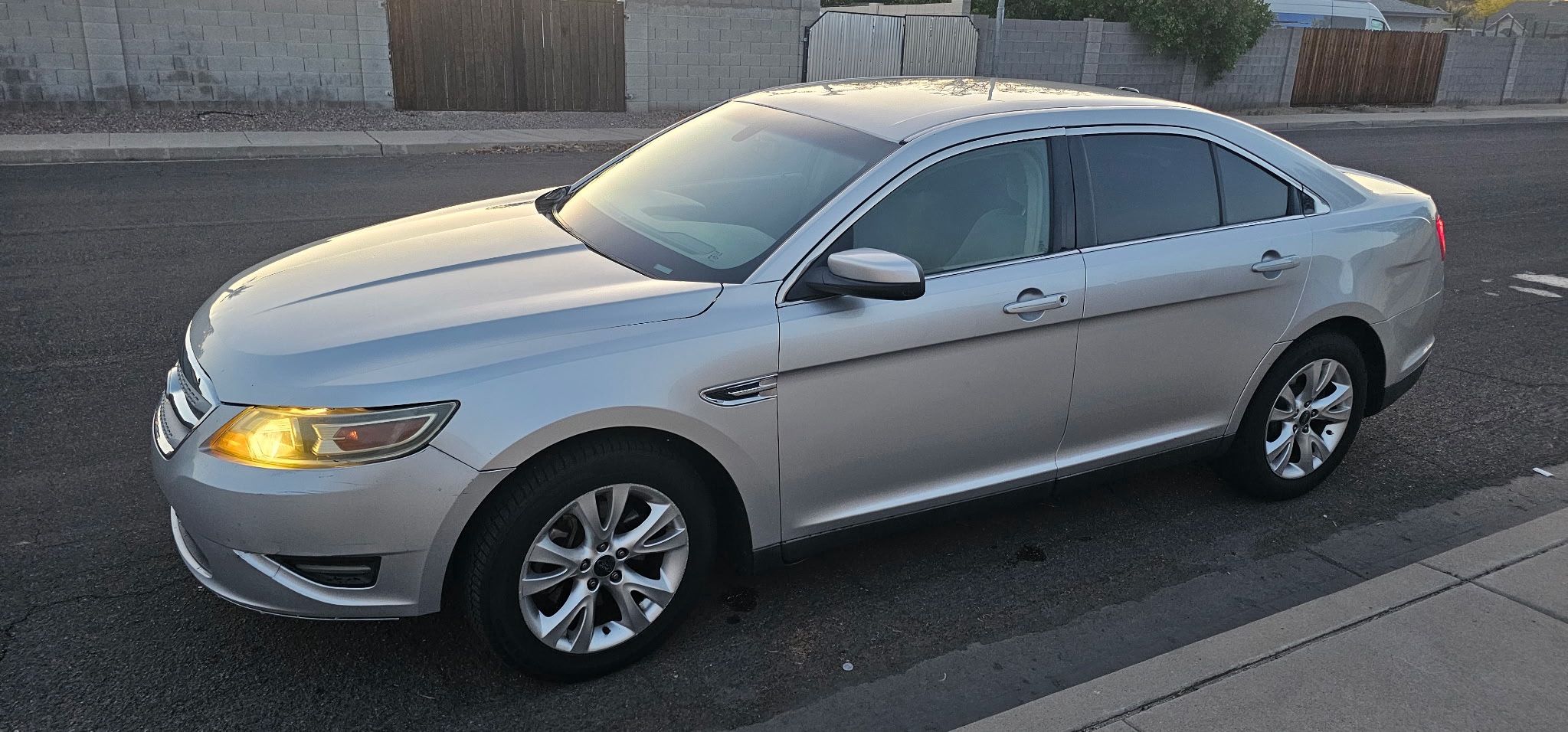 2011 Ford Taurus SEL