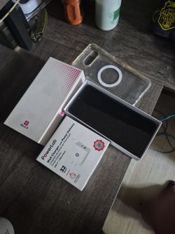 Revvel 8 phone