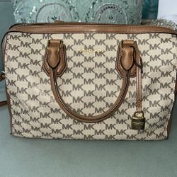 Micheal Kors Duffle Mercer Handbag.  Beautiful Pre-Loved condition!