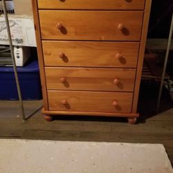 Crib Convertible With Matching  Dresser