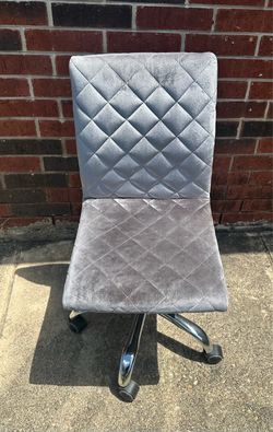 Grey Velvet Quilted Office Chair 👉🏼some flaws nothing major