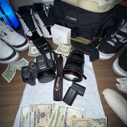 Excellent Used - Canon R7 Bundle
