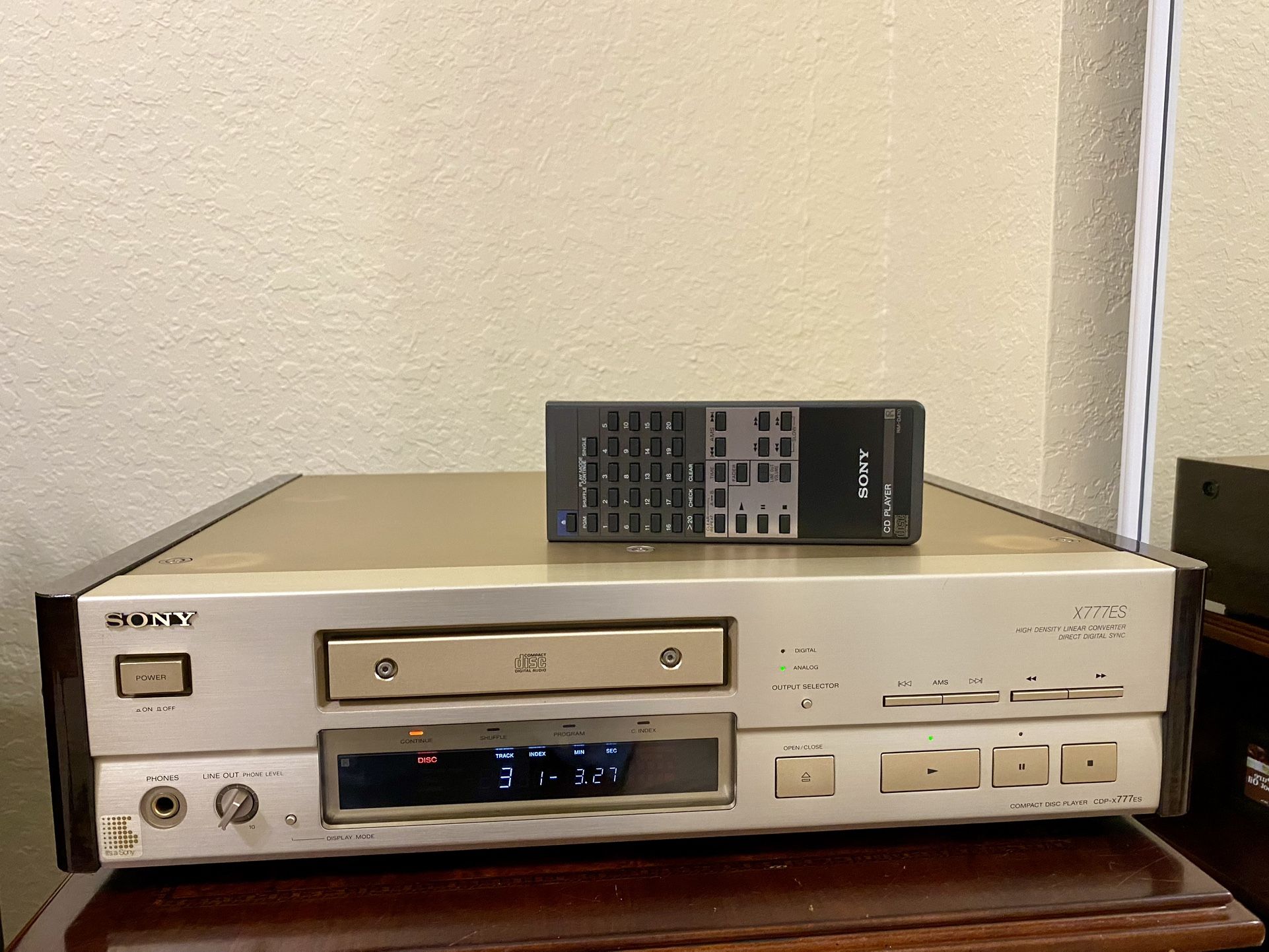 Sony CDP-X777ES Vintage CD Player High-End Elevated Audiophile 100V 