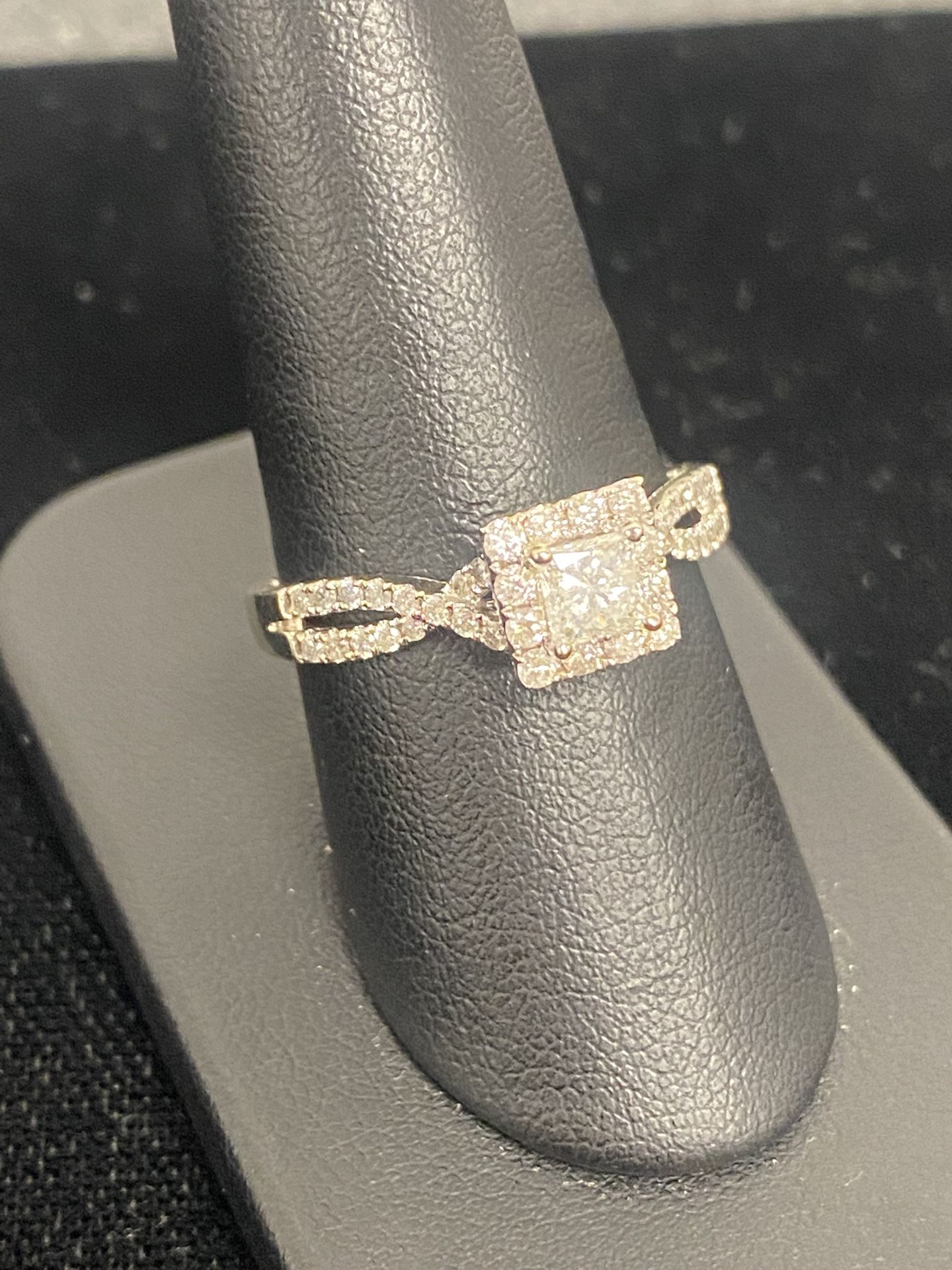14kt Natural Diamond Ring