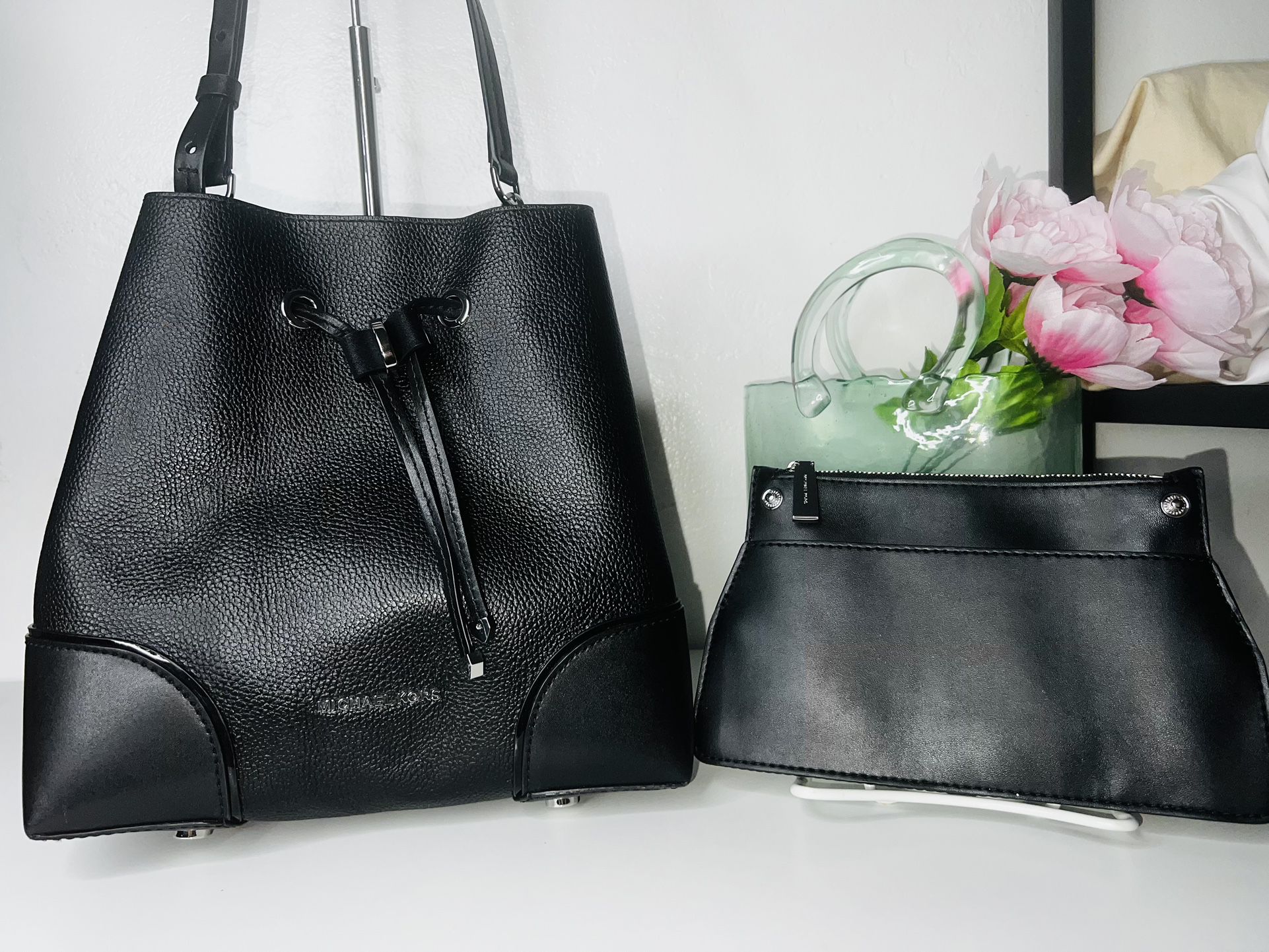 Michael Kors Mercer Gallery Medium Convertible Bucket Leather Shoulder Bag