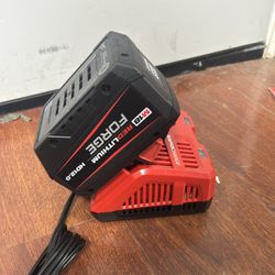 Milwaukee M18 18V Lithium-lon REDLITHIUM FORGE HD 12.0 Ah Battery Pack With Rapid Charger