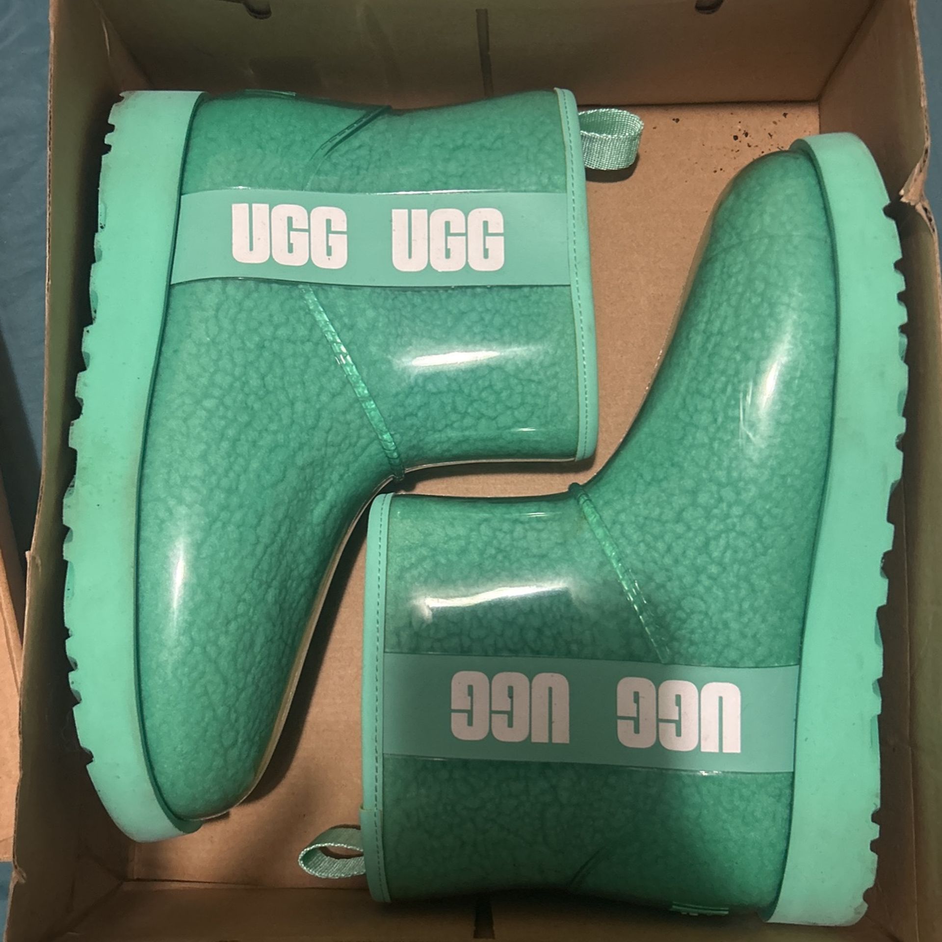 UGG